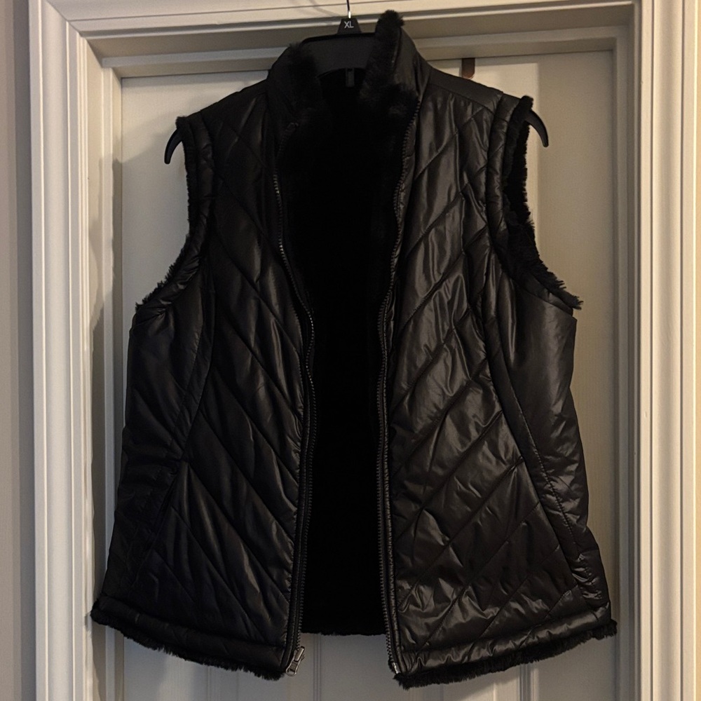 Women's L Nicole Miller Black Quilted Vest with furry soft lining and reversible